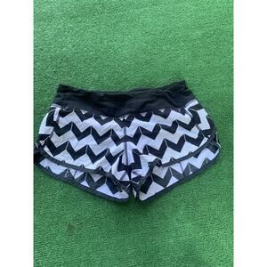 EUC Lululemon Shorts Size Women's 4 Black and White Arrow Chevron Speed Short